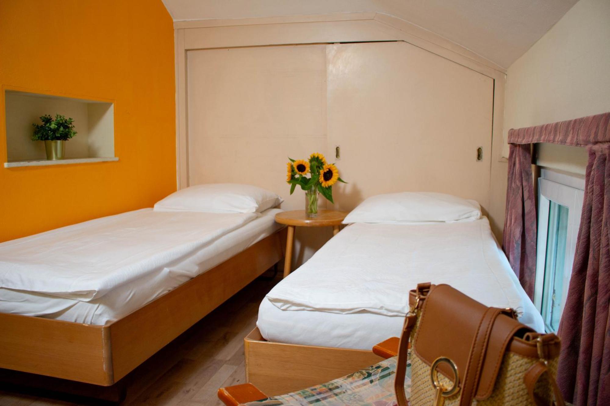 Easy Stay By Hotel La Perla أسكونا الغرفة الصورة